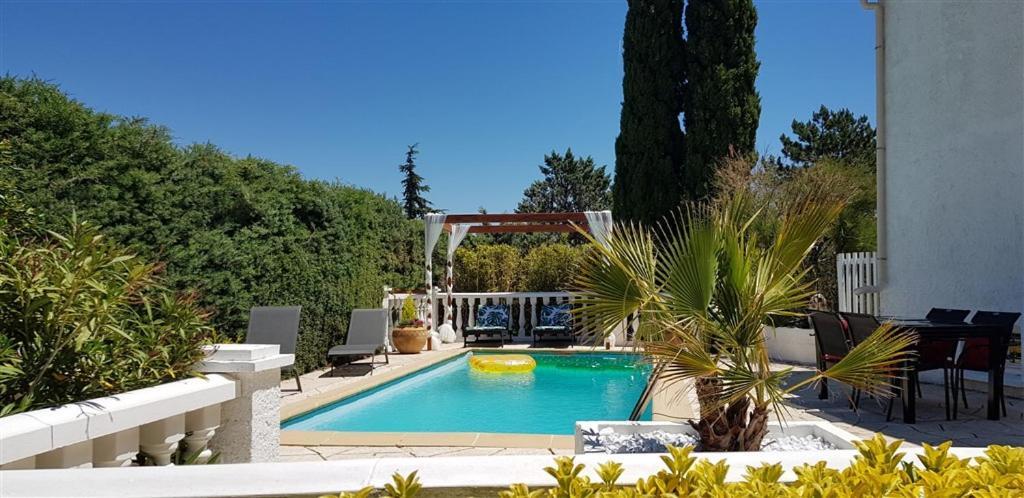 Villa T3 à 10' de Cassis - Piscine privée et cuisine d'été extérieure Carnoux-en-Provence Exterior foto